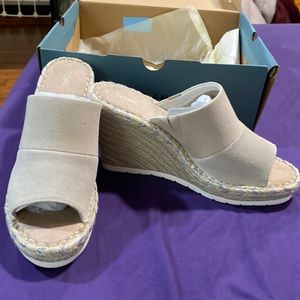 Brand new Tom wedges in size 9. They are beige canvas and suede.